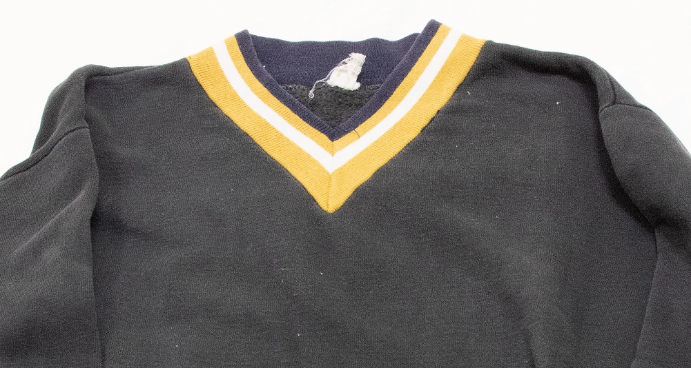 Vネックのヴィンテージスウェット